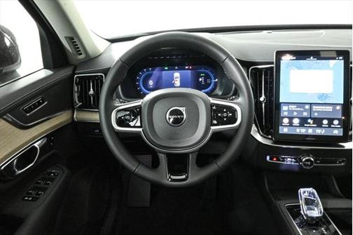 2025 Volvo XC90 Plug-In Hybrid T8 Core 7-Seater
