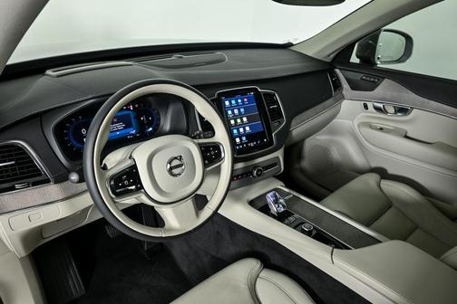 2024 Volvo XC90 B6 Ultimate Bright Theme 7-Seater
