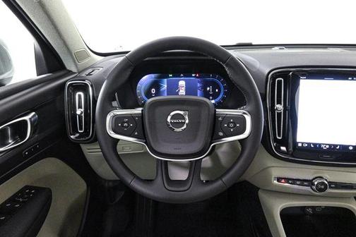 2025 Volvo XC40 B5 Plus Bright Theme