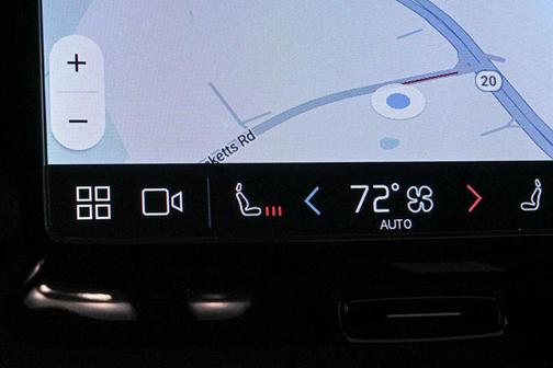 2025 Volvo XC40 B5 Plus Bright Theme