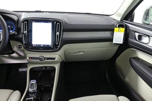 2025 Volvo XC40 B5 Plus Bright Theme