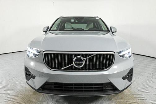 2025 Volvo XC40 B5 Plus Bright Theme