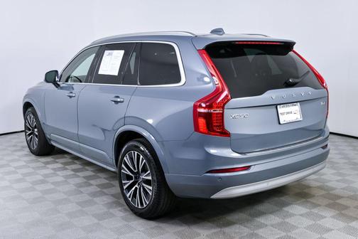 Thunder Grey Metallic 2022 Volvo XC90 T6 Momentum