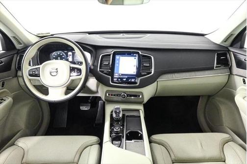 2022 Volvo XC90 Recharge Plug-In Hybrid T8 Inscription 6 Passenger