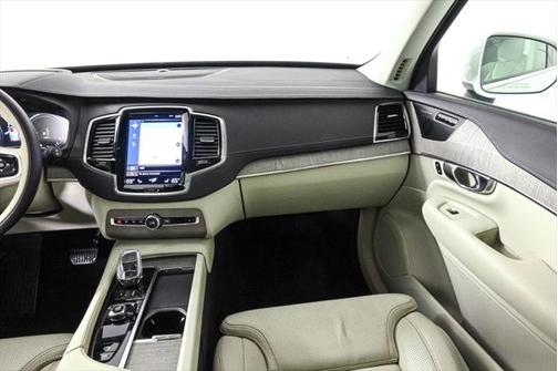 2022 Volvo XC90 Recharge Plug-In Hybrid T8 Inscription 6 Passenger