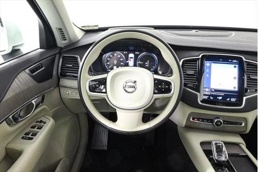 2022 Volvo XC90 Recharge Plug-In Hybrid T8 Inscription 6 Passenger