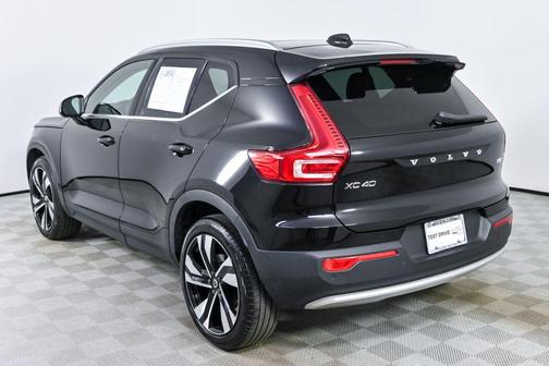 Onyx Black Metallic 2023 Volvo XC40 B5 Plus Bright Theme