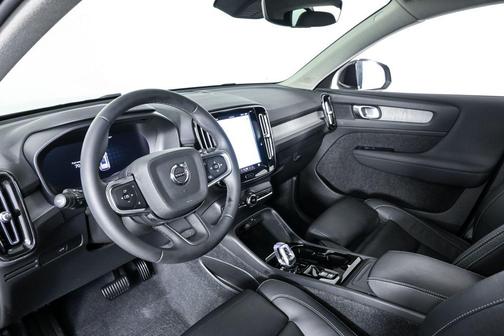 Onyx Black Metallic 2023 Volvo XC40 B5 Plus Bright Theme