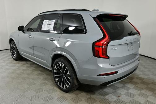2026 Volvo XC90 B6 Ultra Dark Theme 6-Seater