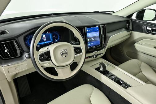 2025 Volvo XC60 B5 Core