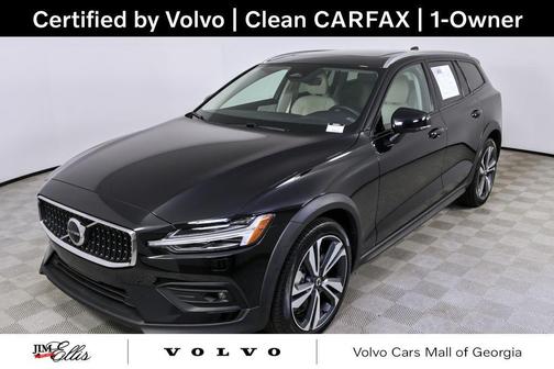 2025 Volvo V60 Cross Country Plus, B5 AWD Gas (mild hybrid)
