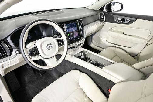 2025 Volvo V60 Cross Country Plus, B5 AWD Gas (mild hybrid)