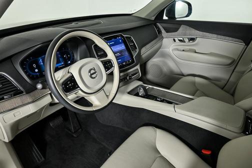 2024 Volvo XC90 B5 Plus Bright Theme