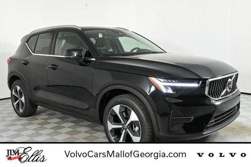 2025 Volvo XC40 B5 Core Bright Theme
