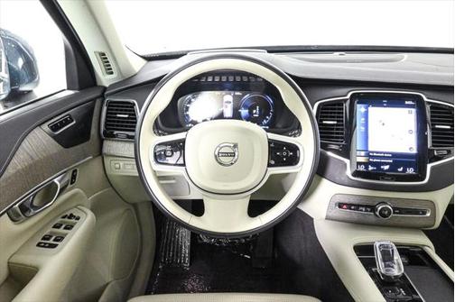2022 Volvo XC90 Recharge Plug-In Hybrid T8 Inscription 6 Passenger