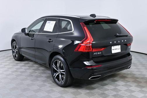 Onyx Black Metallic 2019 Volvo XC60 T6 R-Design