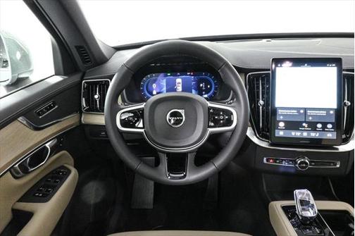 2025 Volvo XC90 B6 Core