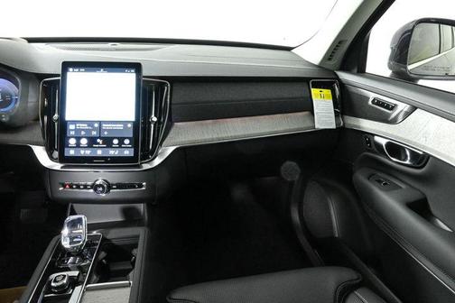 2025 Volvo XC90 Plug-In Hybrid T8 Ultra 7-Seater
