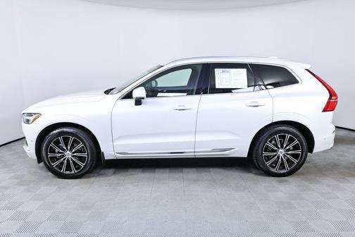 Crystal White Pearl 2019 Volvo XC60 T5 Inscription