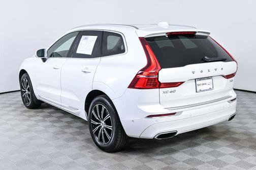 Crystal White Pearl 2019 Volvo XC60 T5 Inscription