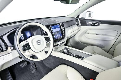 Crystal White Metallic 2023 Volvo XC60 B5 Plus Bright Theme
