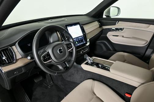 2025 Volvo XC90 B6 Plus 7-Seater