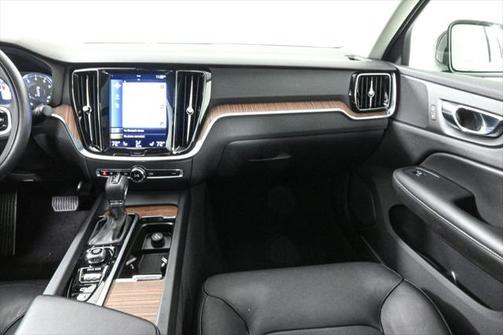 2021 Volvo S60 T5 Momentum