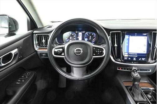 2021 Volvo S60 T5 Momentum