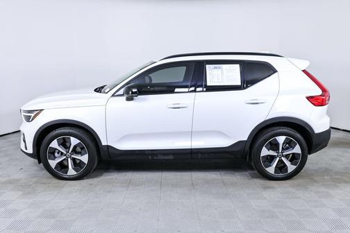Crystal White Pearl 2025 Volvo XC40 B5 Plus Dark Theme