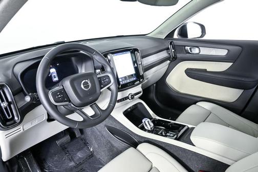 Crystal White Pearl 2025 Volvo XC40 B5 Plus Dark Theme