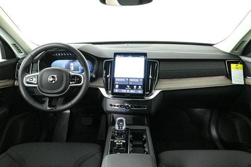2025 Volvo XC90 B5 Core