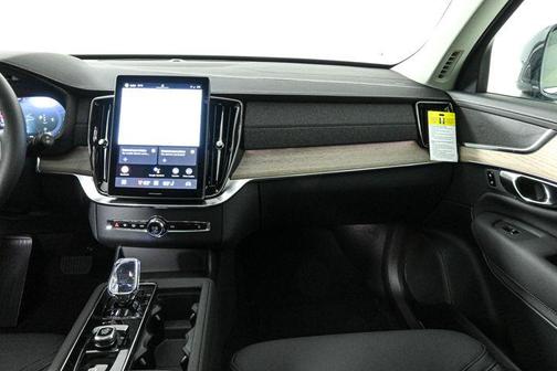 2025 Volvo XC90 B5 Core