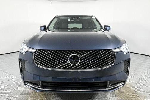 2025 Volvo XC90 B5 Core