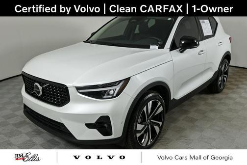 2024 Volvo XC40 B5 Plus Dark Theme