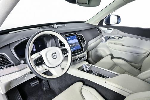 2024 Volvo XC90 Recharge Plug-In Hybrid T8 Ultimate Bright Theme 7-Seater
