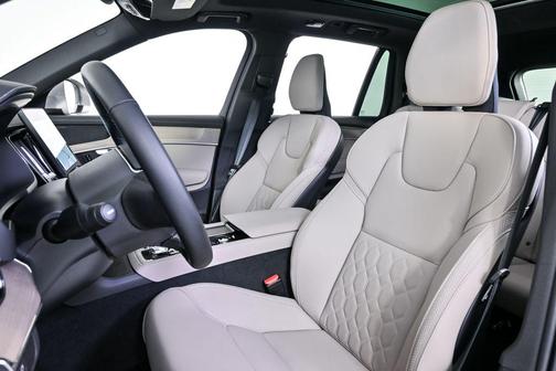 2025 Volvo XC90 B5 Plus 7-Seater