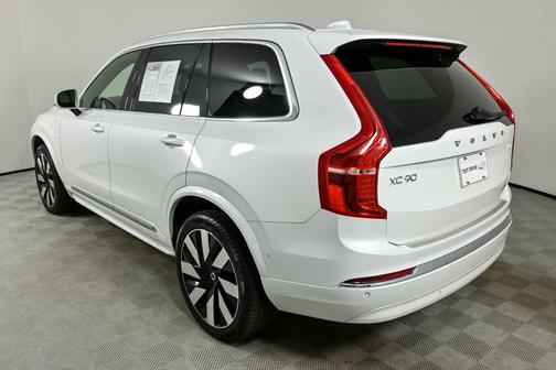 2023 Volvo XC90 Recharge Plug-In Hybrid T8 Ultimate Bright Theme 7-Seater