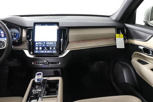 2025 Volvo XC90 B6 Core