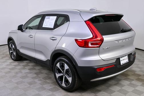 2025 Volvo XC40 B5 Plus Bright Theme