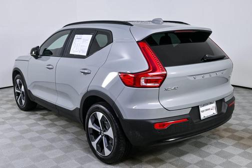 2025 Volvo XC40 B5 Plus Dark Theme