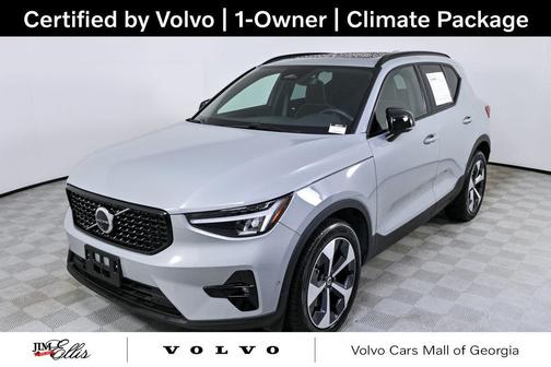 2025 Volvo XC40 B5 Plus Dark Theme
