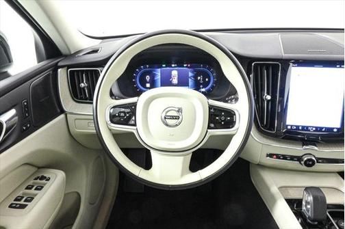 2023 Volvo XC60 B5 Plus Dark Theme