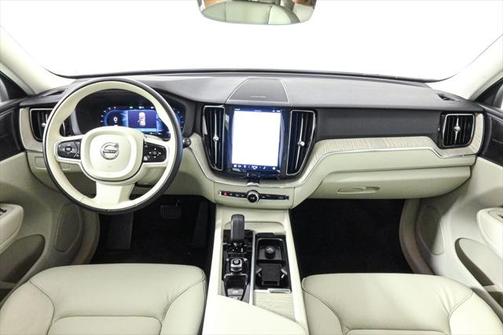 2023 Volvo XC60 B5 Plus Dark Theme