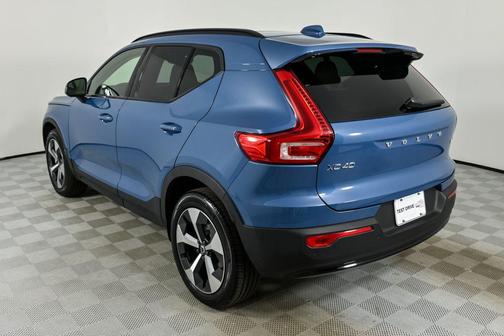 2023 Volvo XC40 B4 Plus Dark Theme