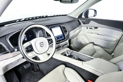 Denim Blue Metallic 2025 Volvo XC90 Plug-In Hybrid T8 Ultra 7-Seater