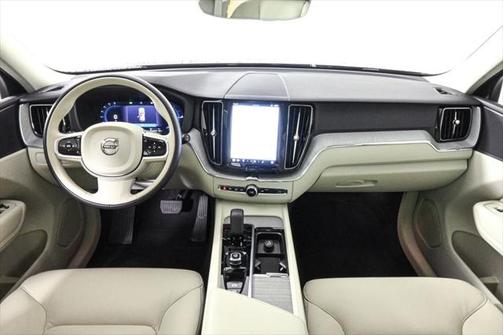 2025 Volvo XC60 Plug-In Hybrid T8 Plus