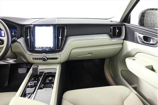 2025 Volvo XC60 Plug-In Hybrid T8 Plus