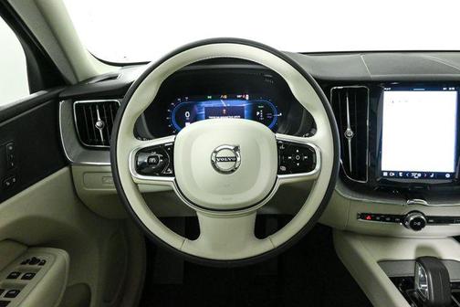 2025 Volvo XC60 Plug-In Hybrid Plus