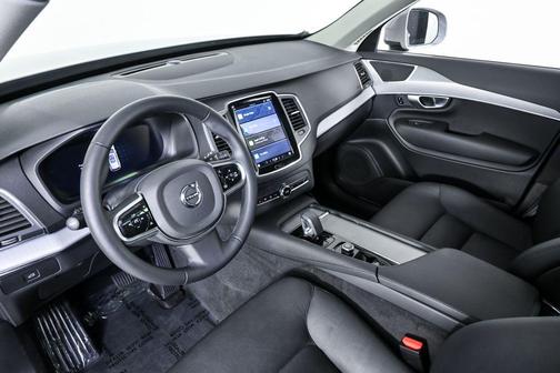 2024 Volvo XC90 B5 Core Bright Theme