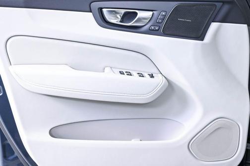 Denim Blue Metallic 2026 Volvo XC60 B5 Ultra